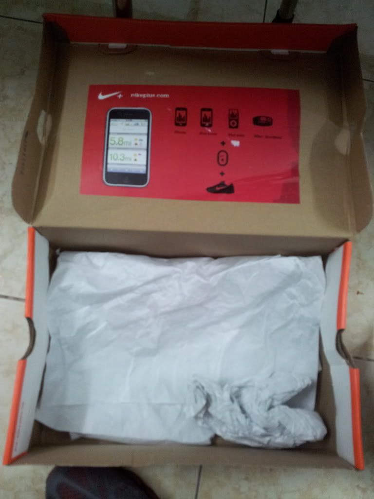 Mới mua 1 con nike air max 2011 , ko biết thật hay giả , ae check thử - 2