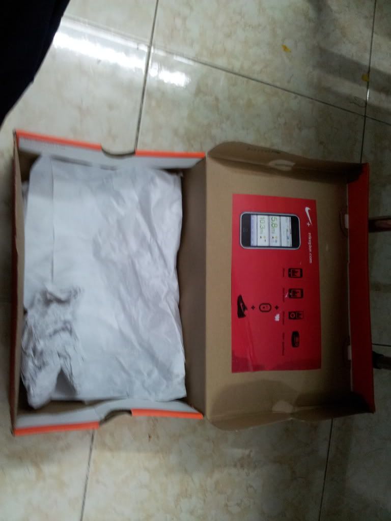 Mới mua 1 con nike air max 2011 , ko biết thật hay giả , ae check thử - 1