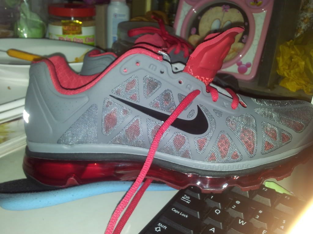 Mới mua 1 con nike air max 2011 , ko biết thật hay giả , ae check thử