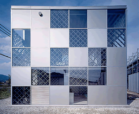 Cемиметровое здание из алюминия
