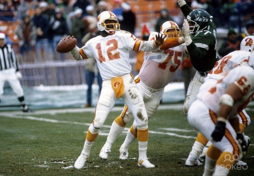 Doug_Williams_1982_12_12_Zpsmuplmywx.jpg