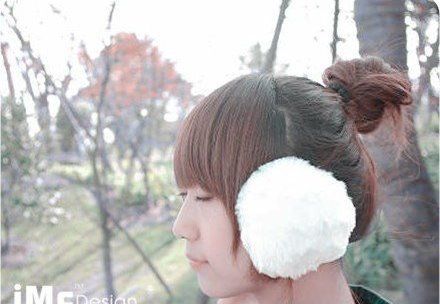 High quality Earwarmers. Loops around the back of your head.